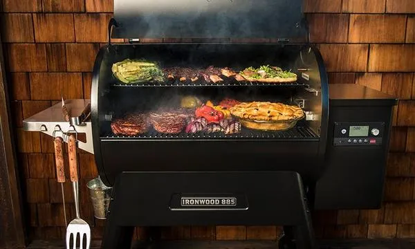 Ironwood 885 Pellet Grill